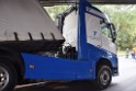 LKW blieb unter Bruecke haengen Koeln Ehrenfeld Innere Kanalstr Hornstr P056